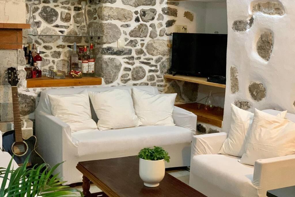 Lava House Apartment Mandraki  Exterior photo
