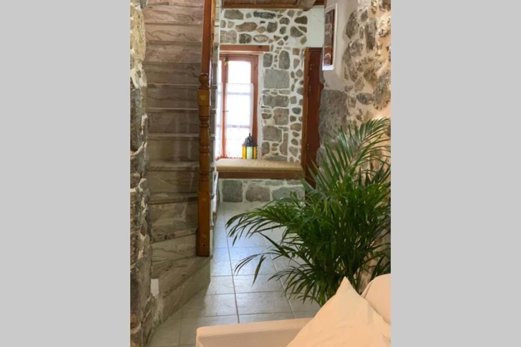 Lava House Apartment Mandraki  Exterior photo